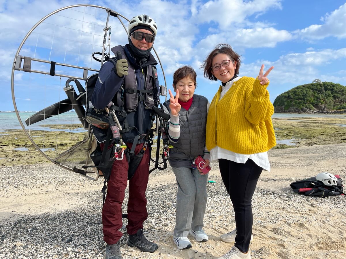 ようやく風が落ち着いてきました。
あやまる岬から笠利崎へ
移動あり、風待ちありとなかなか安定しませんが、冬はこんな感じが多いですね。
奄美は暖かいとはいえ、朝晩は冷えますので皆さま温かくしてお過ごしくださいね。

#奄美
#奄美パラグライダー
#ハッピースカイ
#モーターパラグライダー
#パラグライダー体験