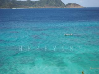 只今、絶賛もずく作業
パラグライダーが飛べない今頃の時期は
家業のもずく養殖作業のお手伝い
種となる菌をつけた網を海底に這わせます
こんなに美しい海で育つもずくは絶品ですよ！
今年もしっかり発芽してくれますよーに。

#奄美
#もずく養殖
#家業
#ハッピースカイ
@amami.makoto.suisan